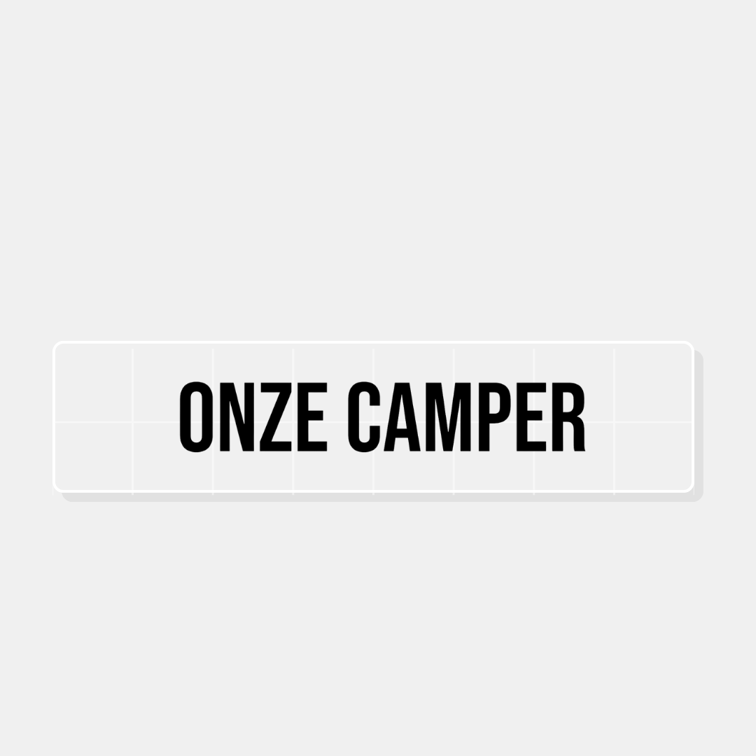 Campersticker met eigen naam in gesneden vinyl, voorbeeld ONZE CAMPER